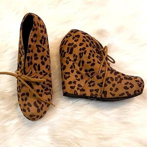 Shi by Journeys Paigely Wedge Heels in Tan Leopard 6